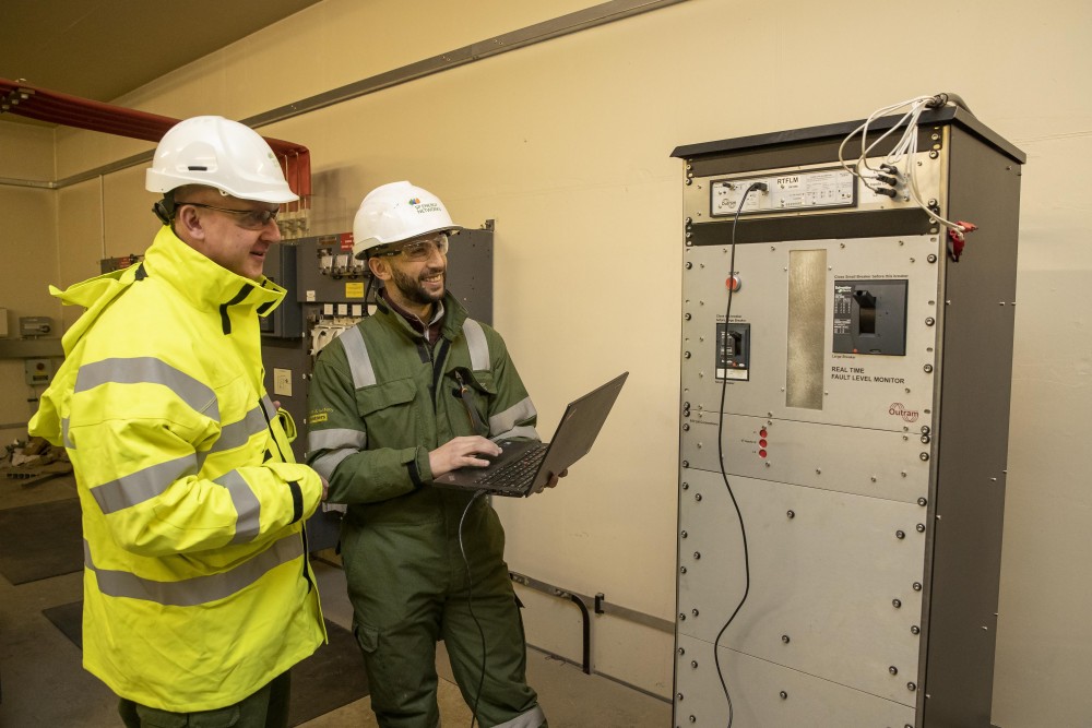 Reducing network uncertainty and increasing safety by monitoring fault levels in real time